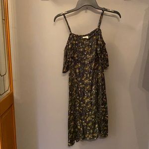 Summer Dress with Off the Shoulder Sleeves